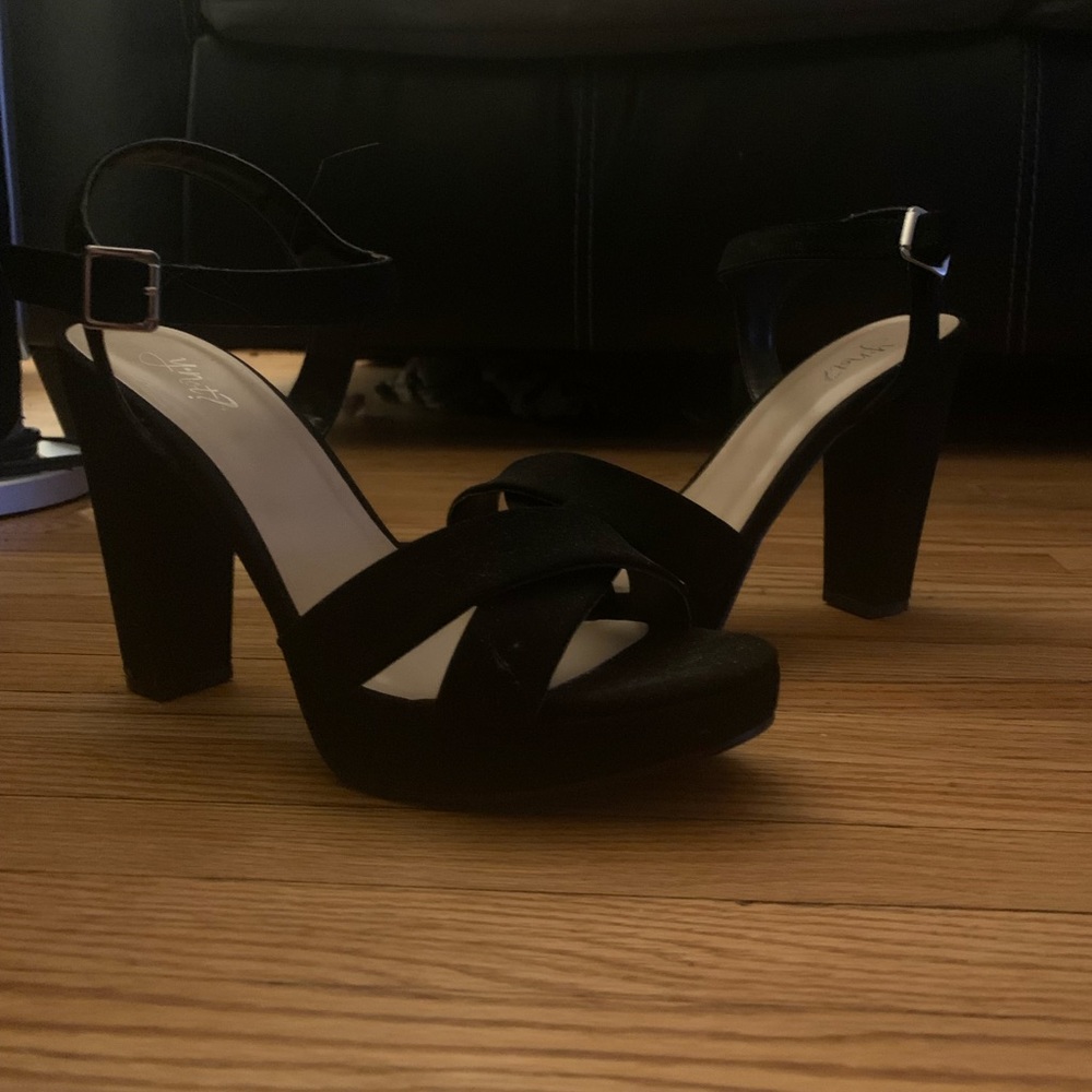 Y Not? Size 9.5 black high heels